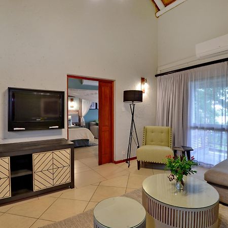 Cresta Mowana Safari Resort & Spa Касане Экстерьер фото