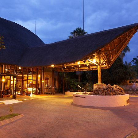 Cresta Mowana Safari Resort & Spa Касане Экстерьер фото