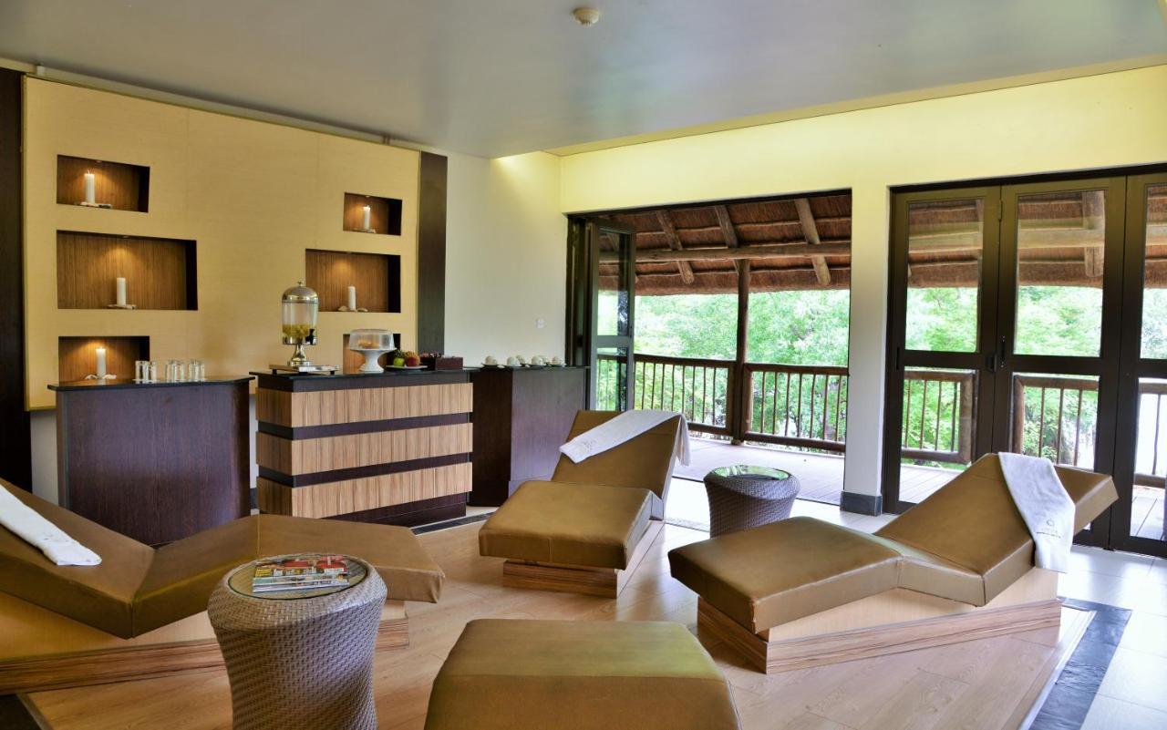 Cresta Mowana Safari Resort & Spa Касане Экстерьер фото