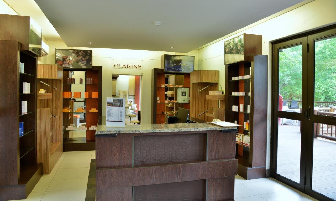 Cresta Mowana Safari Resort & Spa Касане Экстерьер фото