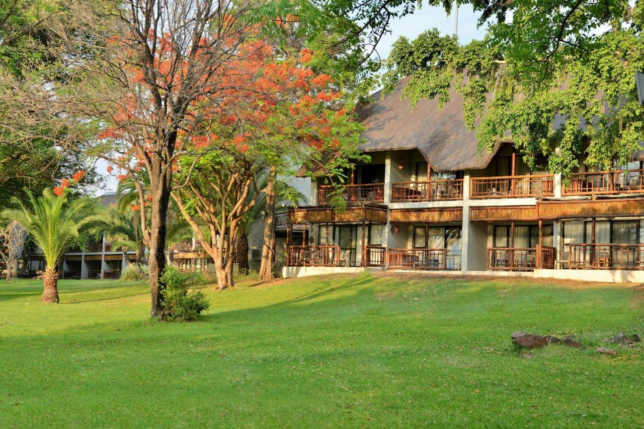 Cresta Mowana Safari Resort & Spa Касане Экстерьер фото