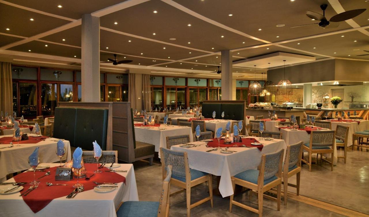 Cresta Mowana Safari Resort & Spa Касане Экстерьер фото