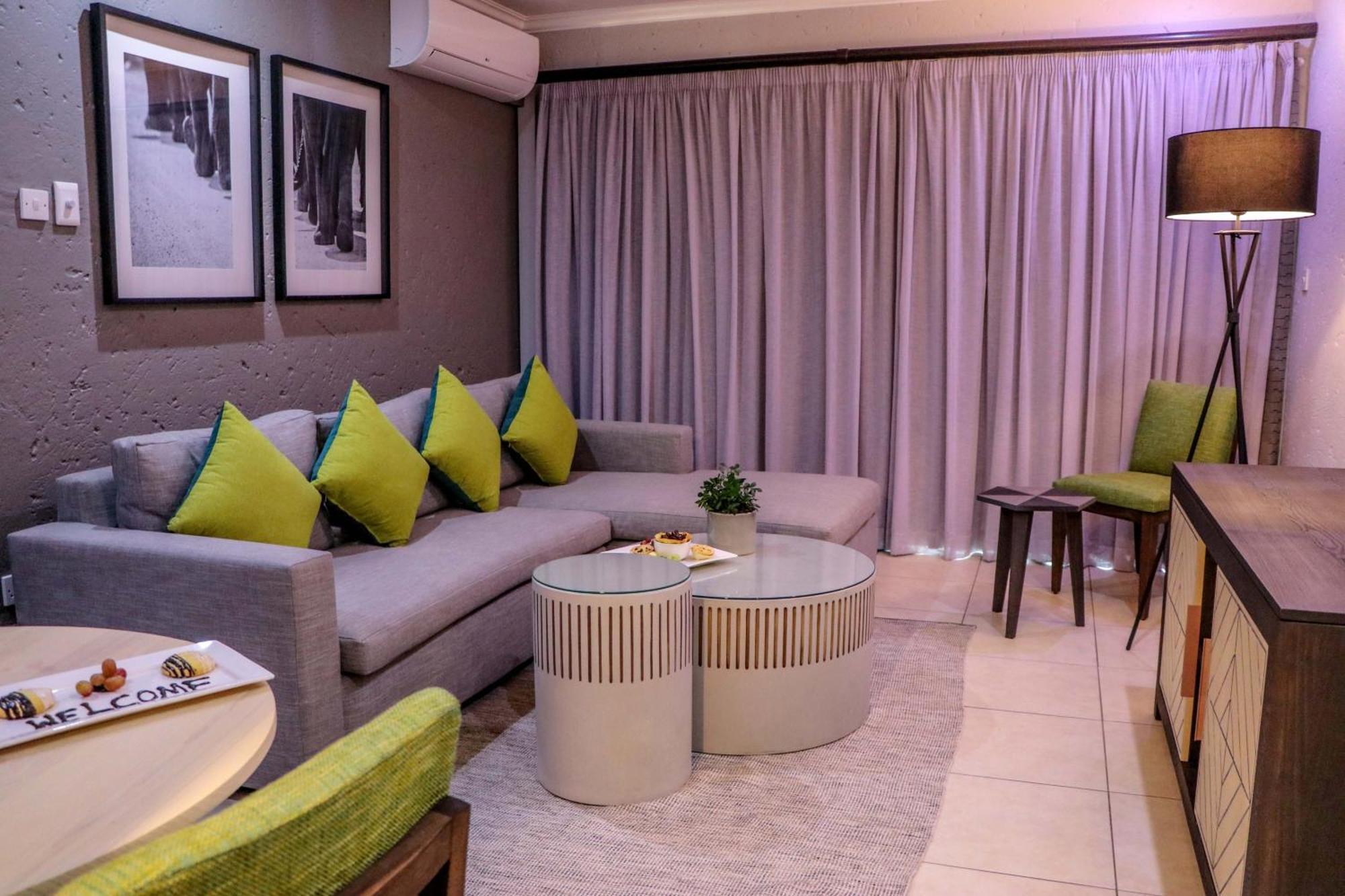 Cresta Mowana Safari Resort & Spa Касане Экстерьер фото