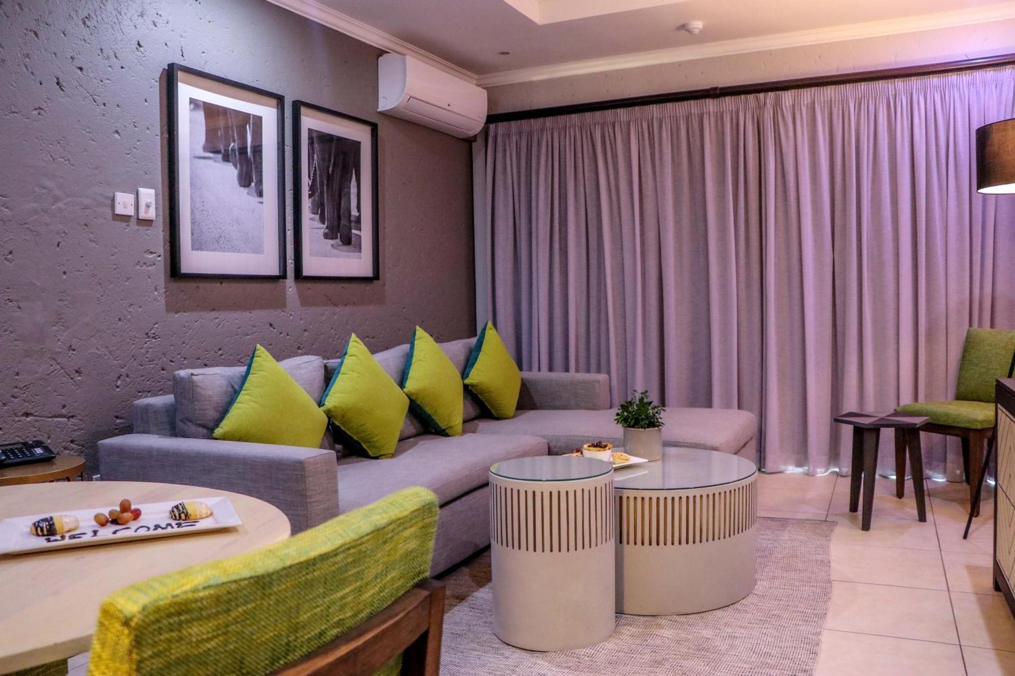 Cresta Mowana Safari Resort & Spa Касане Экстерьер фото