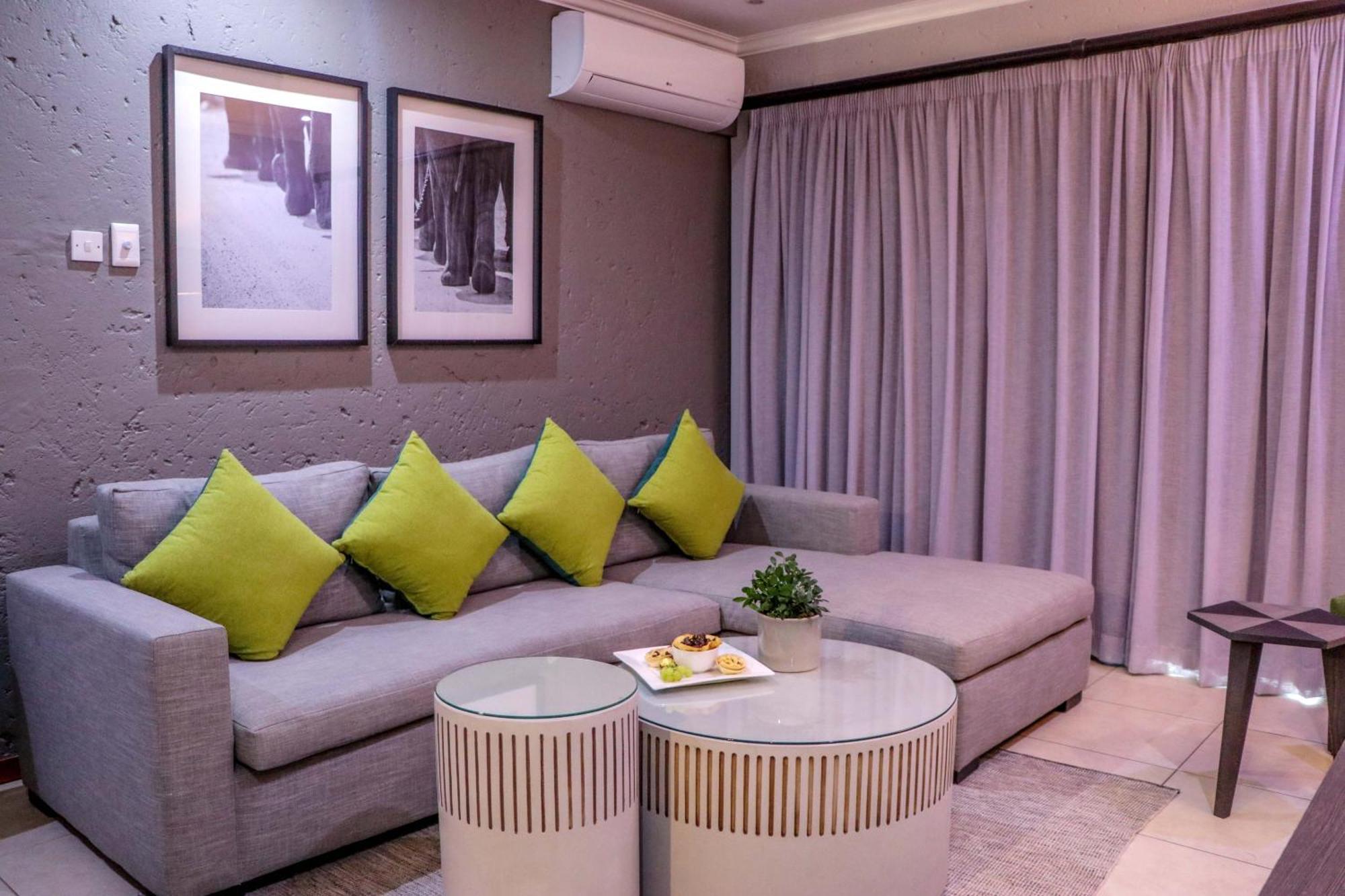 Cresta Mowana Safari Resort & Spa Касане Экстерьер фото